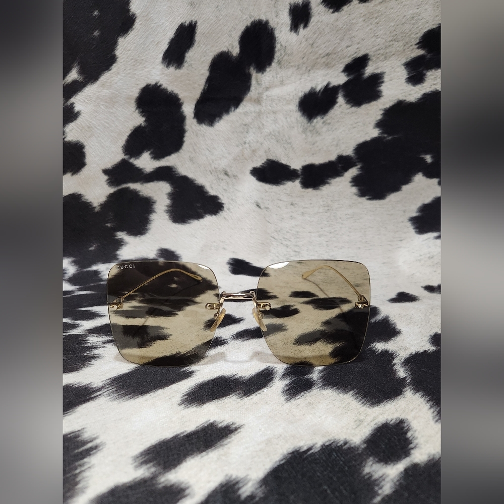 Gucci Oversized Gold Sunglasses - Picture 3 of 9